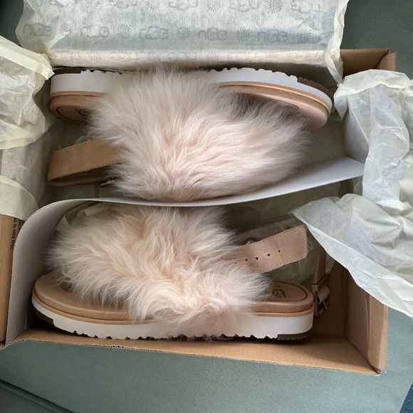 UGG Shoes - UGGS Holly Sheepskin Sandal Sz 7.5